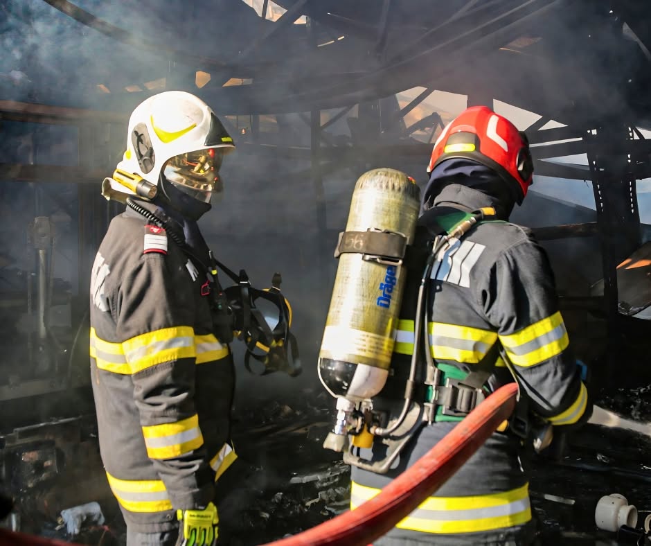 Incendiile de vegetație se intensifică din cauza temperaturilor ridicate. Pompierii au intervenit de mai mult de 300 de ori în doar trei zile. 2 Incendiile de vegetatie se intensifica din cauza temperaturilor ridicate Pompierii au intervenit de mai mult de 300 de ori in doar trei zile