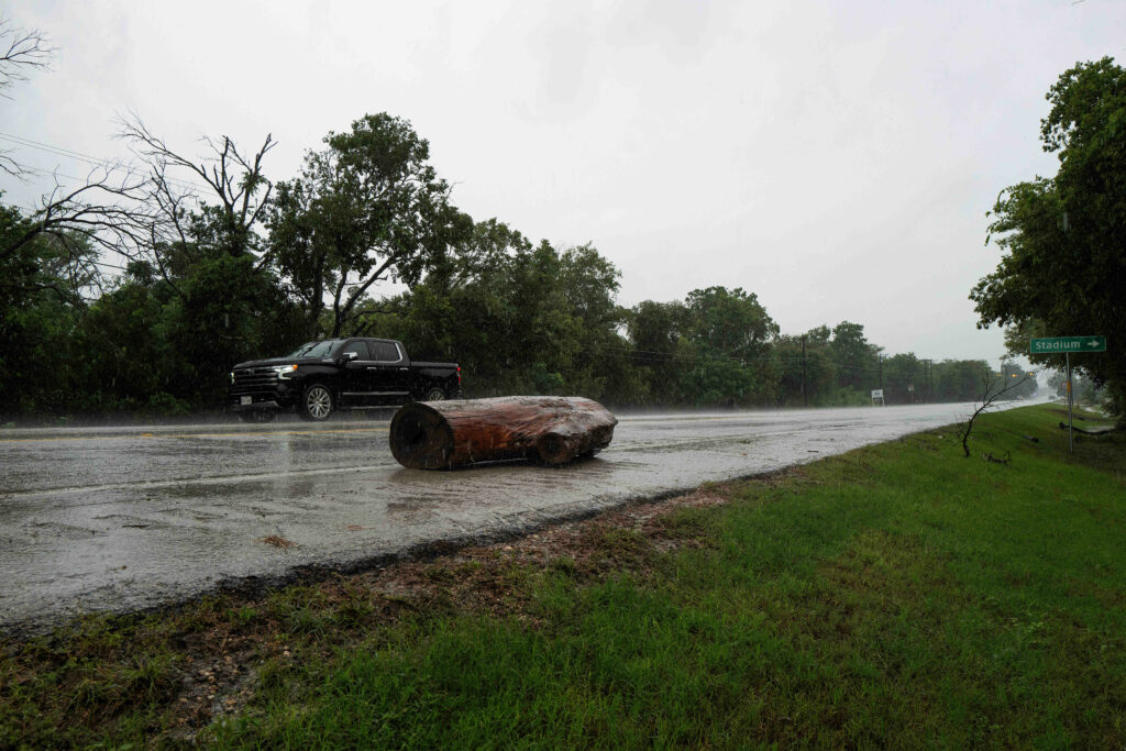 Inundațiile devastatoare lovesc din nou Texasul / Cel puțin doi morți și peste 230 de persoane salvate 2 Inundatiile devastatoare lovesc din nou Texasul Cel pacat doi morti si peste 230 de persoane salvate