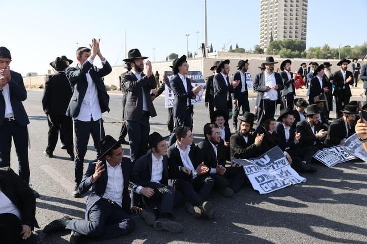 Israelul voteaza pentru protectia legala a studiului Torei oferind privilegii ultraortodocsilor