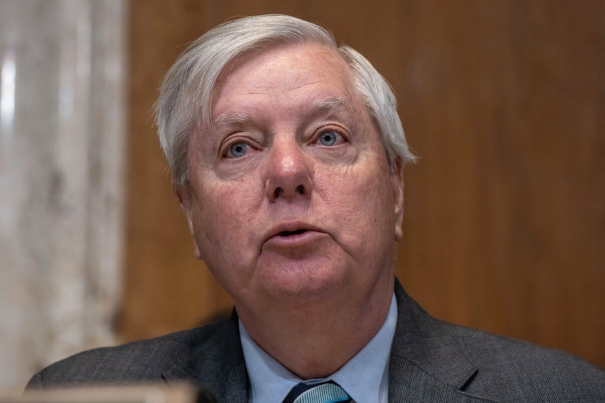 Lindsey Graham, senator republican și susținător dedicat al lui Trump, a murit la vârsta de 71 de ani. 3 Lindsey Graham senator republican si sustinator dedicat al lui Trump a murit la varsta de 71 de ani