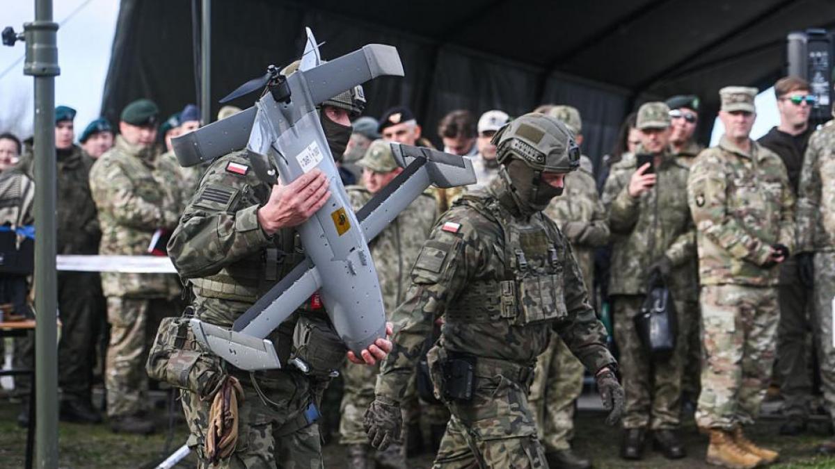 Ministerul Apărării Naționale admite că dronele „au transformat fața războiului”. România va fi prezentă la NATO Drone Edge, un program… 2 Ministerul Apararii Nationale admite ca dronele au transformat fata razboiului Romania va fi prezenta la NATO Drone Edge un program