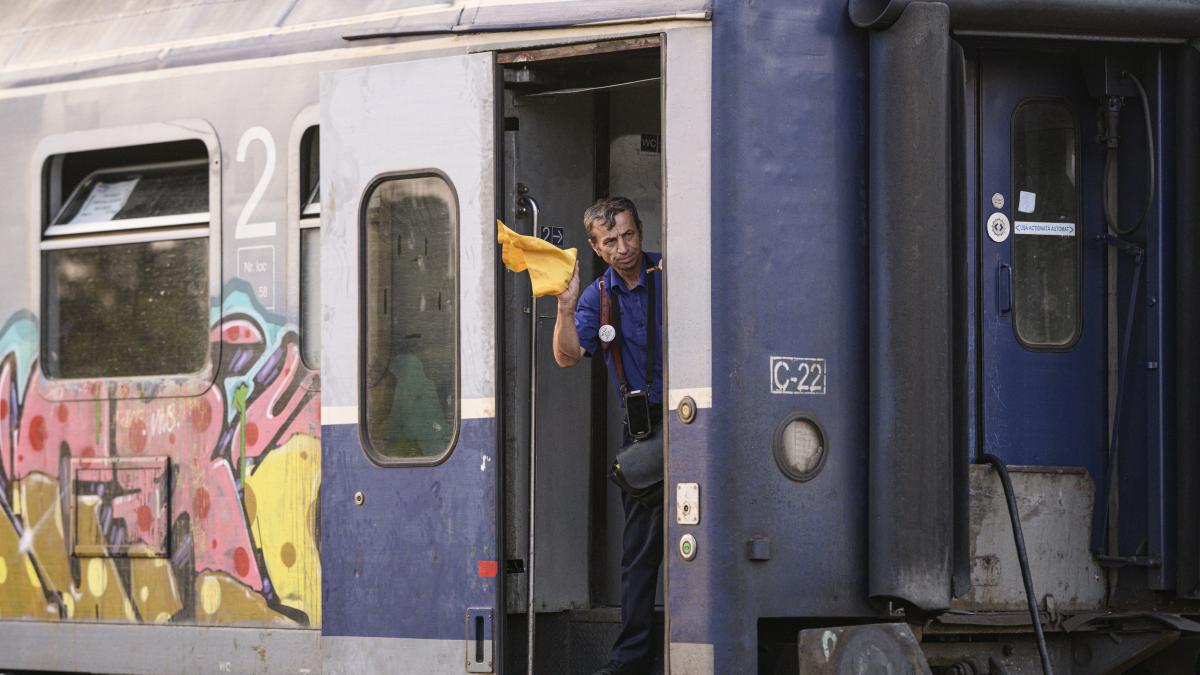 Miruta il convoaca pe directorul CFR Calatori la raport dupa feedback ul pasagerilor 86 nu ar
