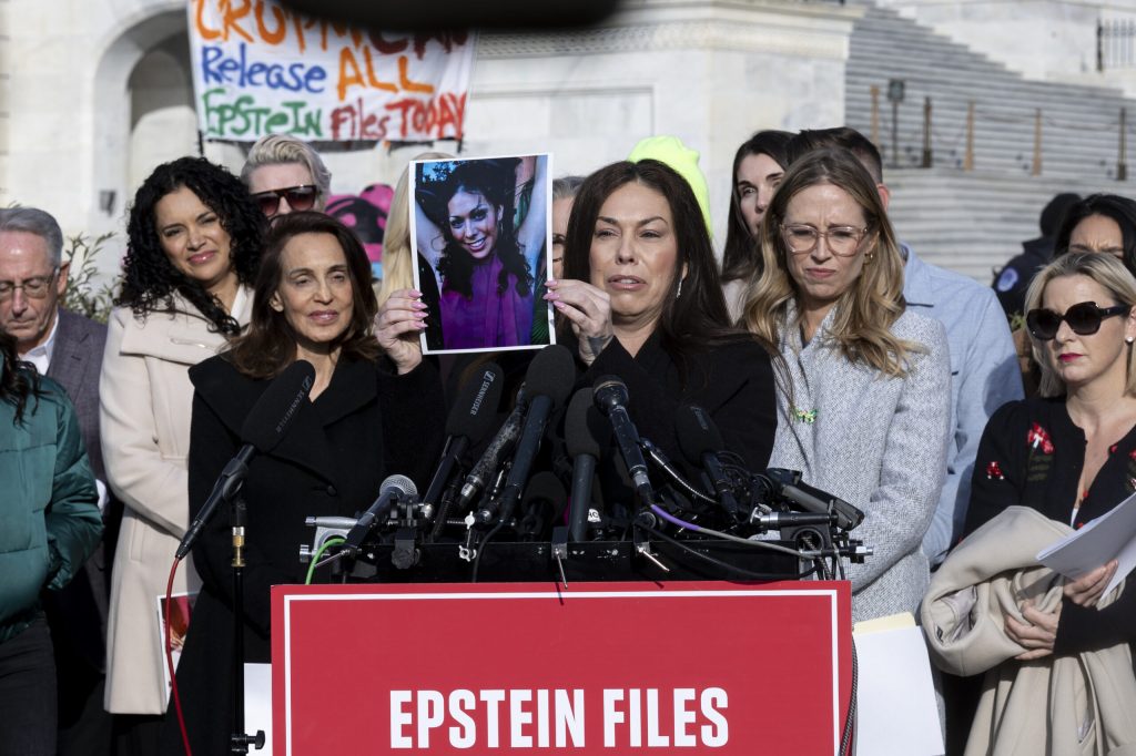 Noi acuzatii in cazul Epstein victimele sustin ca fosta sa asistenta a depus marturie falsa in fata Congresului cu privire la detalii esentiale