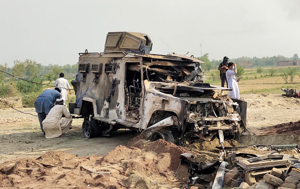 Nouă polițiști au fost omorâți într-un atac asupra unui post de poliție din Pakistan. Forțele de securitate anunță eliminarea a 15 militanți. 2 Noua politisti au fost omorati dintr un atac asupra unui post de politie din Pakistan Fortele de securitate anunta eliminarea a 15 militanti