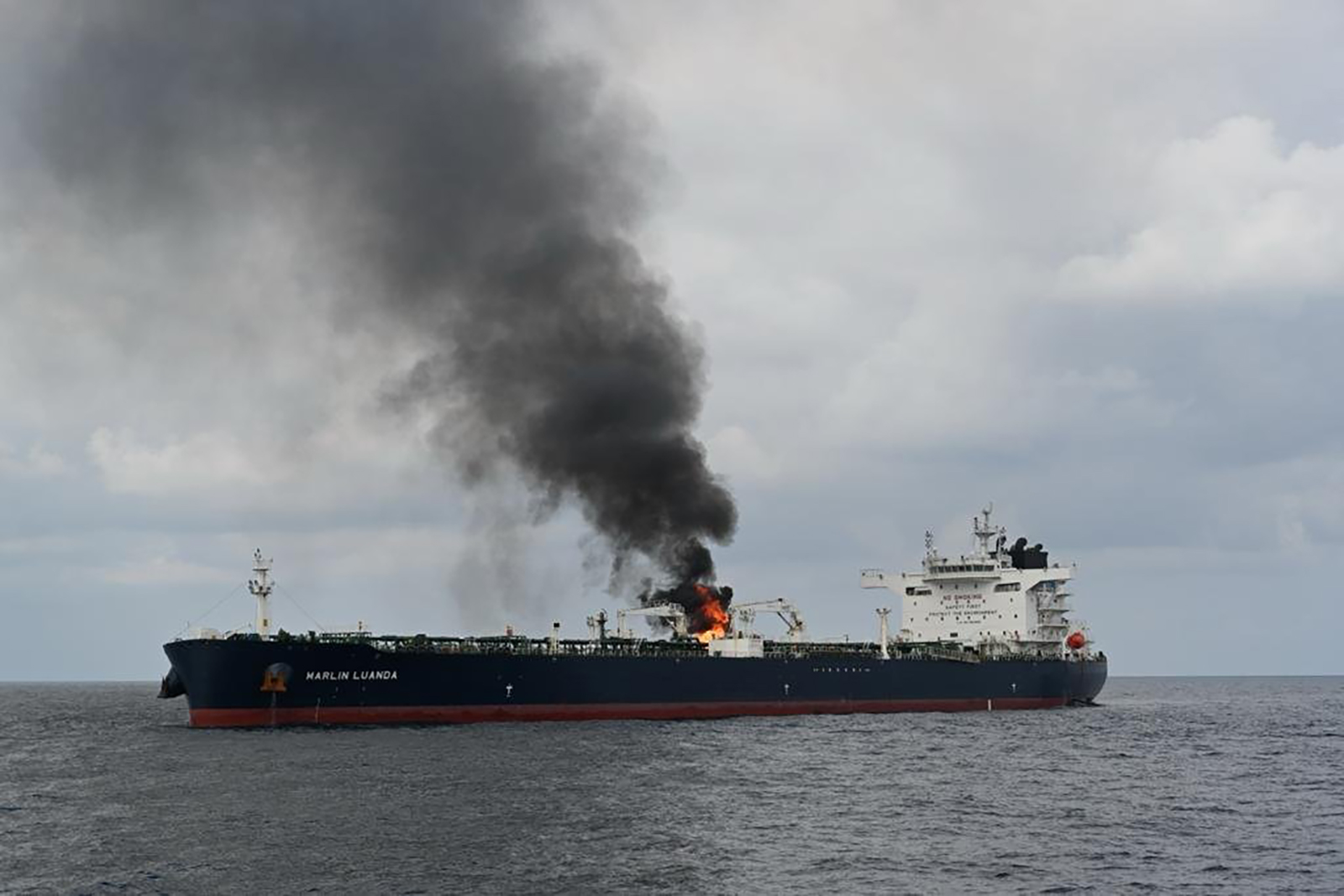 O navă comercială a fost atacată în Marea Roșie. Armata britanică monitorizează situația. 2 O nava comerciala a fost atacata in Marea Rosie Armata britanica monitorizeaza situatia