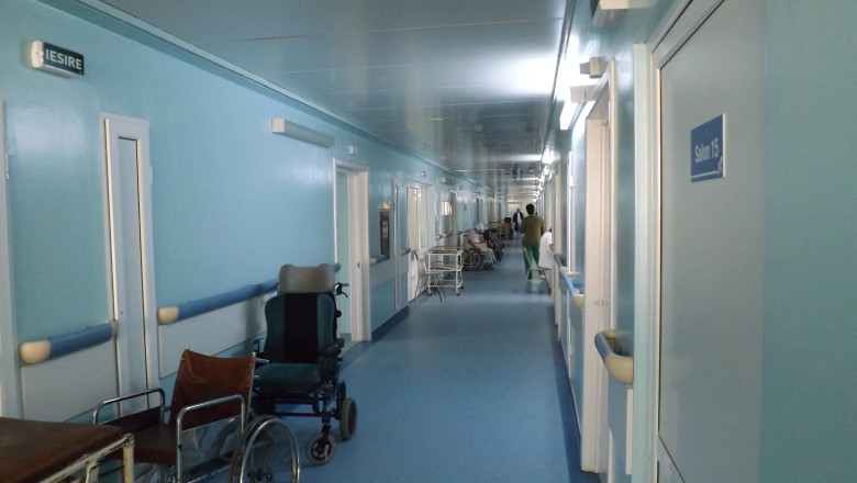 Peste 400 de spitale inițiază o grevă de avertisment. Luni, 20 iulie, se vor suspenda internările, operațiile și consultațiile non-urgente. 2 Peste 400 de spitale initiaza o greva de avertisment Luni 20 iulie se vor suspenda internarile operatiile si consultatiile non urgente