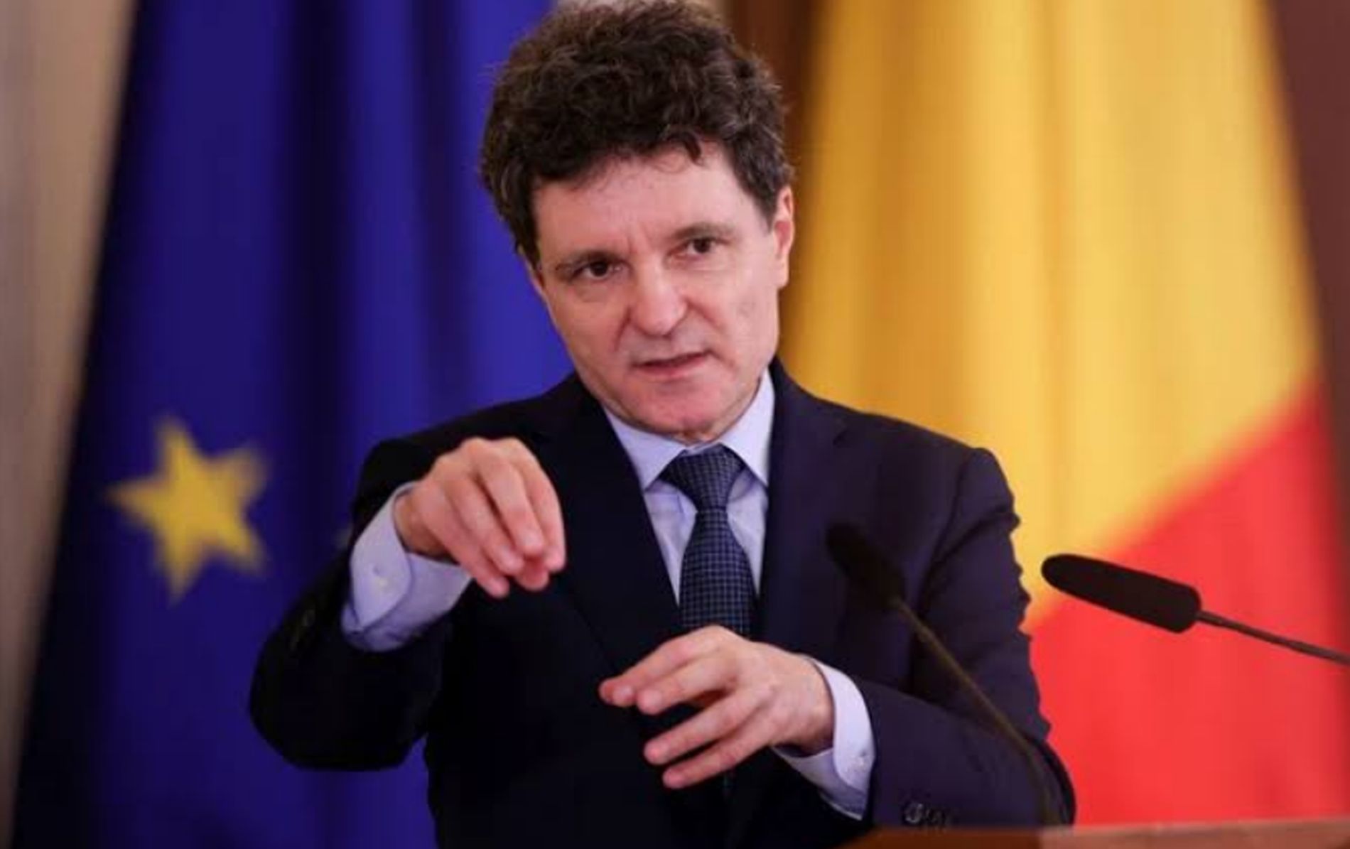 Petrișor Peiu critică declarațiile lui Nicușor Dan referitoare la AUR: „A devenit garantul crizei politice”. Președintele refuză un Guvern susținut de voturile AUR. 3 Petre i ior Peiu critica declaratiile lui Nicusor Dan referitoare la AUR A devenit garantul crizei politice Presedintele refuza un Guvern sustinut de voturile AUR