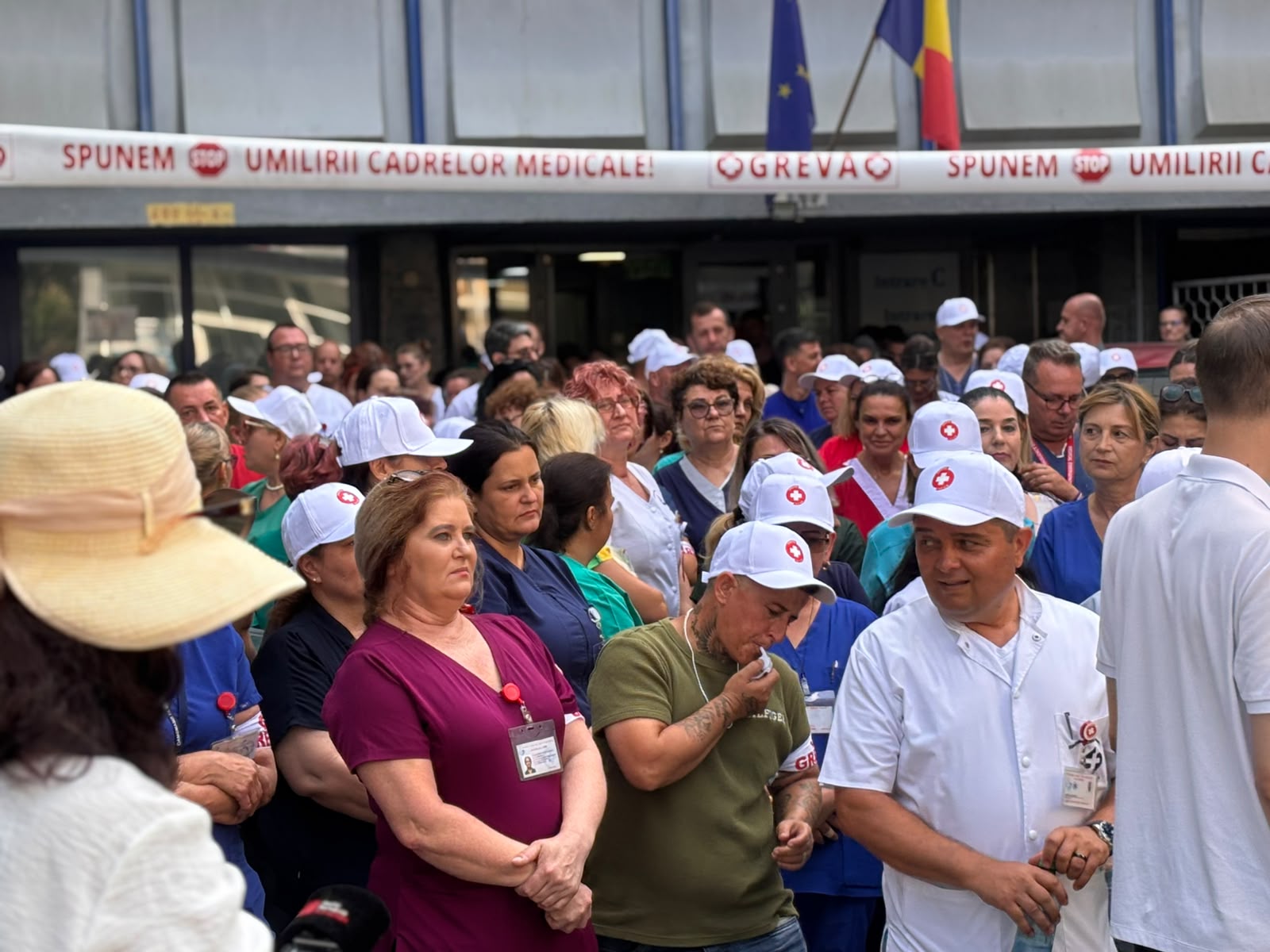 Proteste în sute de spitale din România. Cadrele medicale amenință cu grevă generală începând cu 28 iulie. Comunicatul Federației SANITAS. 3 Proteste in sute de spitale din Romnia Cadrele medicale amenin cu grev general ncepnd cu 28 iulie Comunicatul Federaiei SANITAS