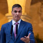 Sanchez desfasoara fortele armate in Ceuta pe fondul haosului migratiei