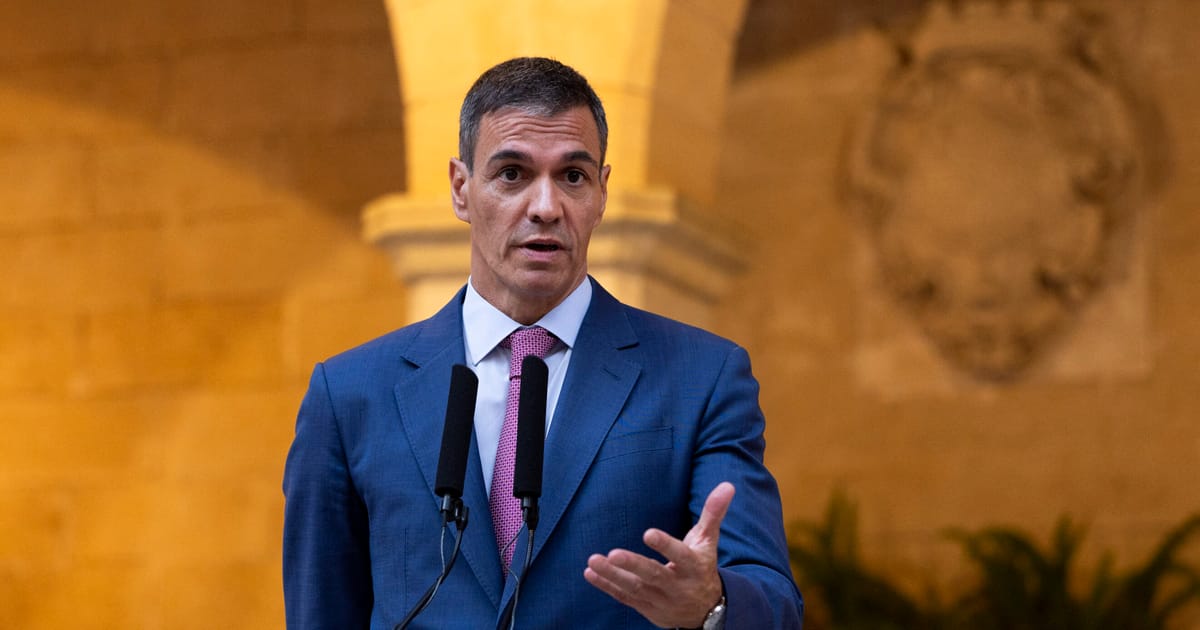 Sanchez desfasoara fortele armate in Ceuta pe fondul haosului migratiei