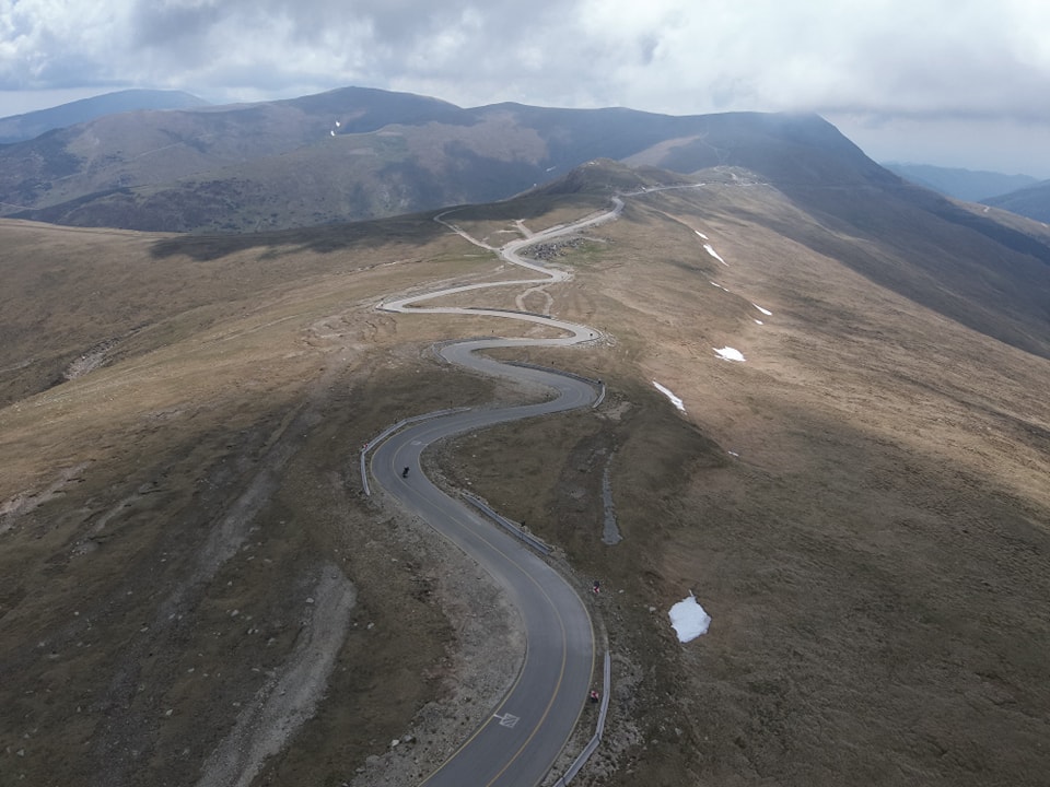 Trafic oprit pe Transalpina din cauza aluviunilor ce au acoperit șoseaua. 2 Trafic oprit pe Transalpina din cauza aluviunilor ce au acoperit soseaua