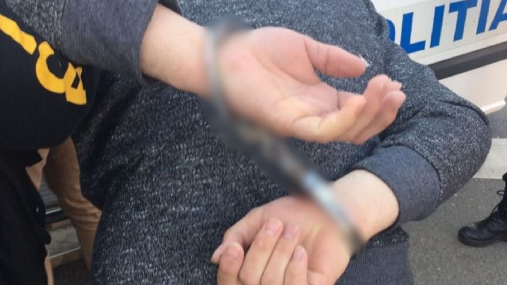 Trei rețineri în numai două zile la Cluj! Poliția a intervenit în cazuri de violență domestică, încălcarea ordinelor de protecție și șoferi aflați sub influența alcoolului. 2 Trei rezineri in numai doua zile la Cluj Politai a intervenit in cazuri de violen ta domestica incalcarea ordinelor de protectie si soferi aflati sub influenta alcoolului