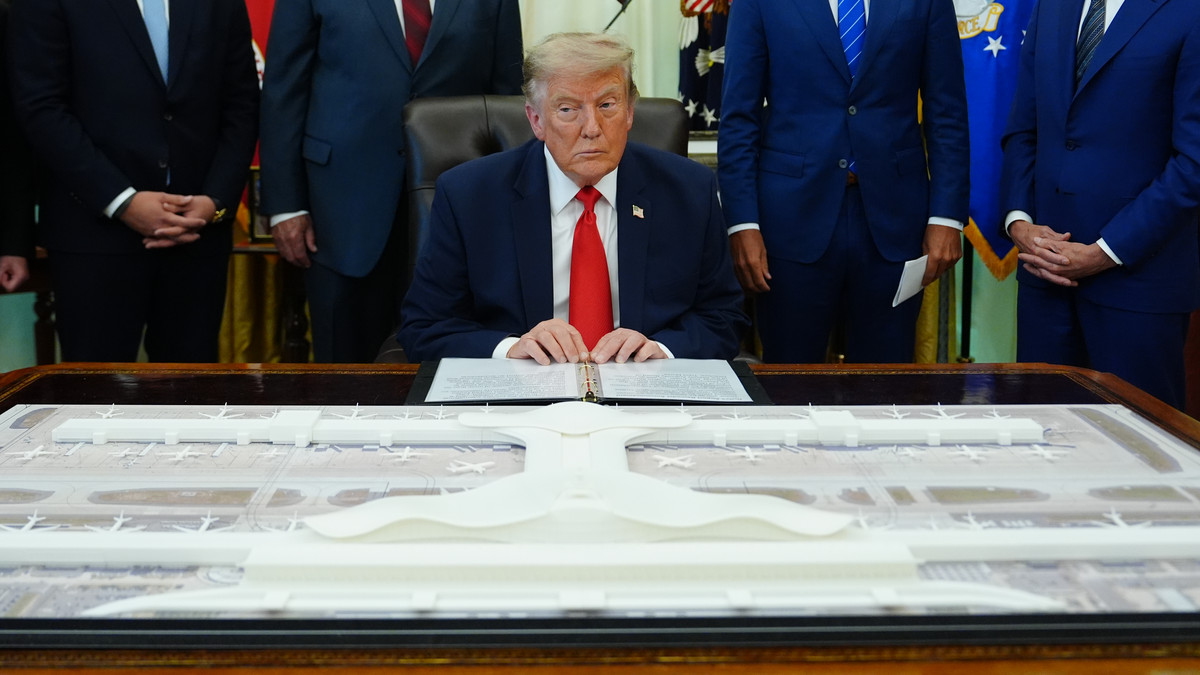 Trump anunta modernizarea aeroportului Dulles Vom transforma aeroportul acesta in poate cel mai bun