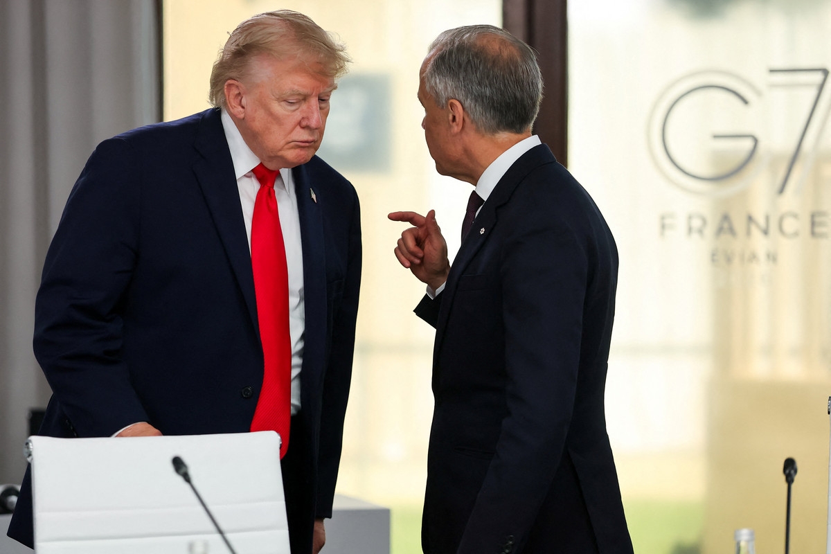 Trump avertizeaza ca va majora cu 50 tarifele pentru produsele canadiene