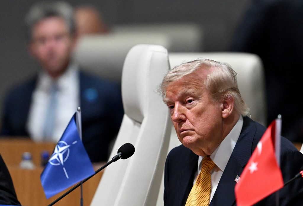 Trump reinnoeste sanciunile impotriva Iranului cu prilejul Summitului NATO