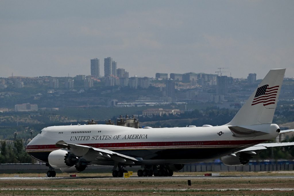 Trump trimite avionul Air Force One la modernizare. Ce probleme de securitate are aeronava primită din Qatar. 3 Trump trimite avionul Air Force One la modernizare Ce probleme de securitate are aeronava primit din Qatar
