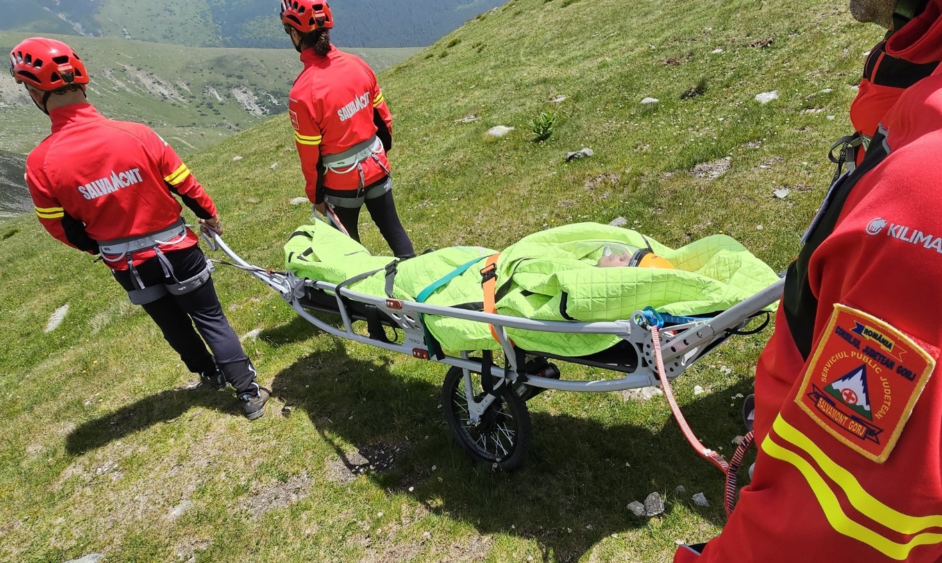 Un bărbat din București a murit pe munte, în apropierea Vârfului Caraiman. 2 Un barbat din Bucuresti a murit pe munte in aproapearea Vrfului Caraiman