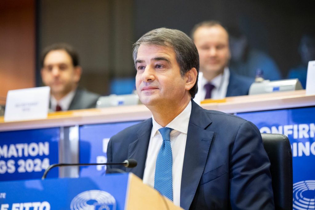 Uniunea Europeană îl desemnează pe Raffaele Fitto să relanseze negocierile între Cipru și Turcia. 2 Uniunea Europeana il desemneaza pe Raffaele Fitto sa relanseze negocierile intre Cipru si Turcia