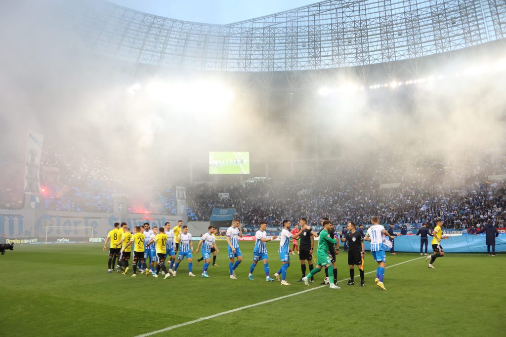Universitatea Craiova va fi arbitrată de o echipă de arbitri din Bosnia în prima manșă a rundei inițiale din preliminariile Ligii Campionilor. 2 Universitatea Craiova va fi arbitrata de o echipa de arbitri din Bosnia in prima mansa a rundei initiale din preliminariile Ligii Campionilor