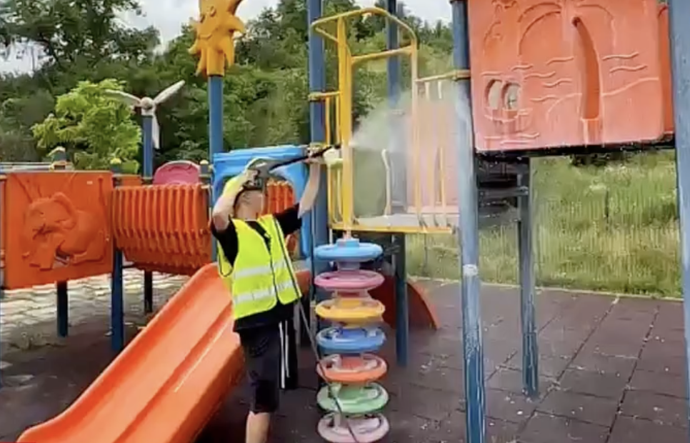 VIDEO. Schimbări în parcurile din Florești! Primarul Bogdan Pivariu a transmis un mesaj important tuturor locuitorilor comunei. 2 VIDEO Schimbari in parcurile din Floresti Primarul Bogdan Pivariu a transmis un mesaj important tuturor locuitorilor comunei