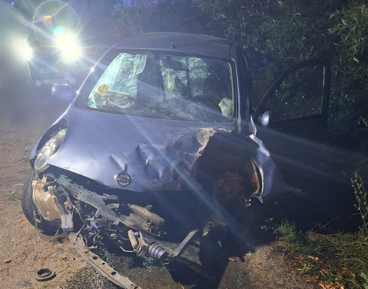 Accident în Cluj: Doi tineri de 18 ani răniți, unul dintre ei fiind transportat de urgență la spital. Mașina în care se aflau a fost complet distrusă. 3 accident in cluj doi tineri de 18 ani raniti unul dintre ei fiind transportat de urgenta la spital masina in care se aflau a fost complet distrusa