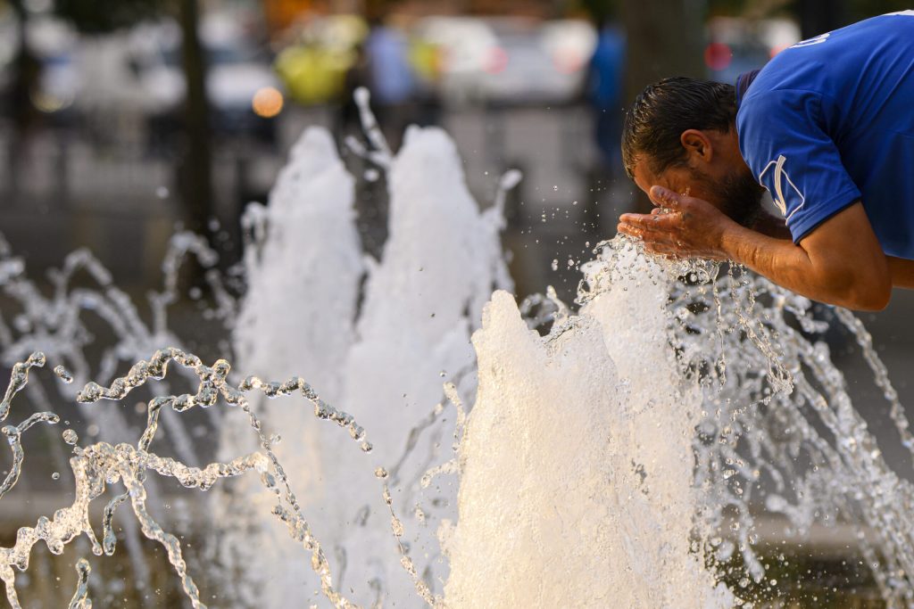 Caniculă și praf saharian în Italia: Patru orașe sub alertă roșie, cu temperaturi de până la 45 de grade. 3 canicula si praf saharian in italia patru orase sub alerta rosie cu temperaturi de pana la 45 de grade