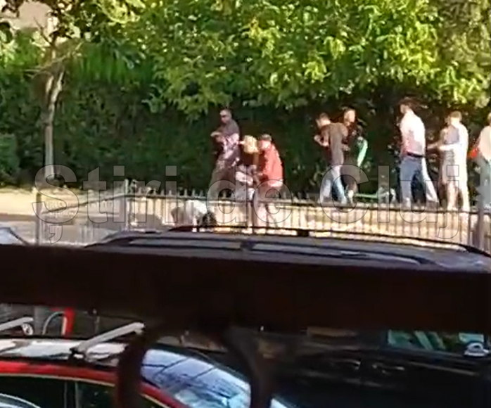 EXCLUSIV VIDEO. Bărbat bătut crunt azi dimineață de un grup de tineri în stația de autobuz. Se întorcea de la Electric Castle: „Este în operație” 3 exclusiv video barbat batut crunt azi dimineata de un grup de tineri in statia de autobuz se intoarcea de la electric castle este in operatie