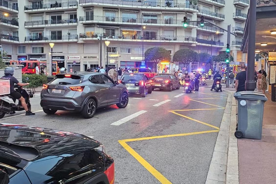 explozie puternica in monaco cel pustin trei raniti dintre care doi grav autoritatile l cauta pe un suspect si investigheaza o posibila atentat