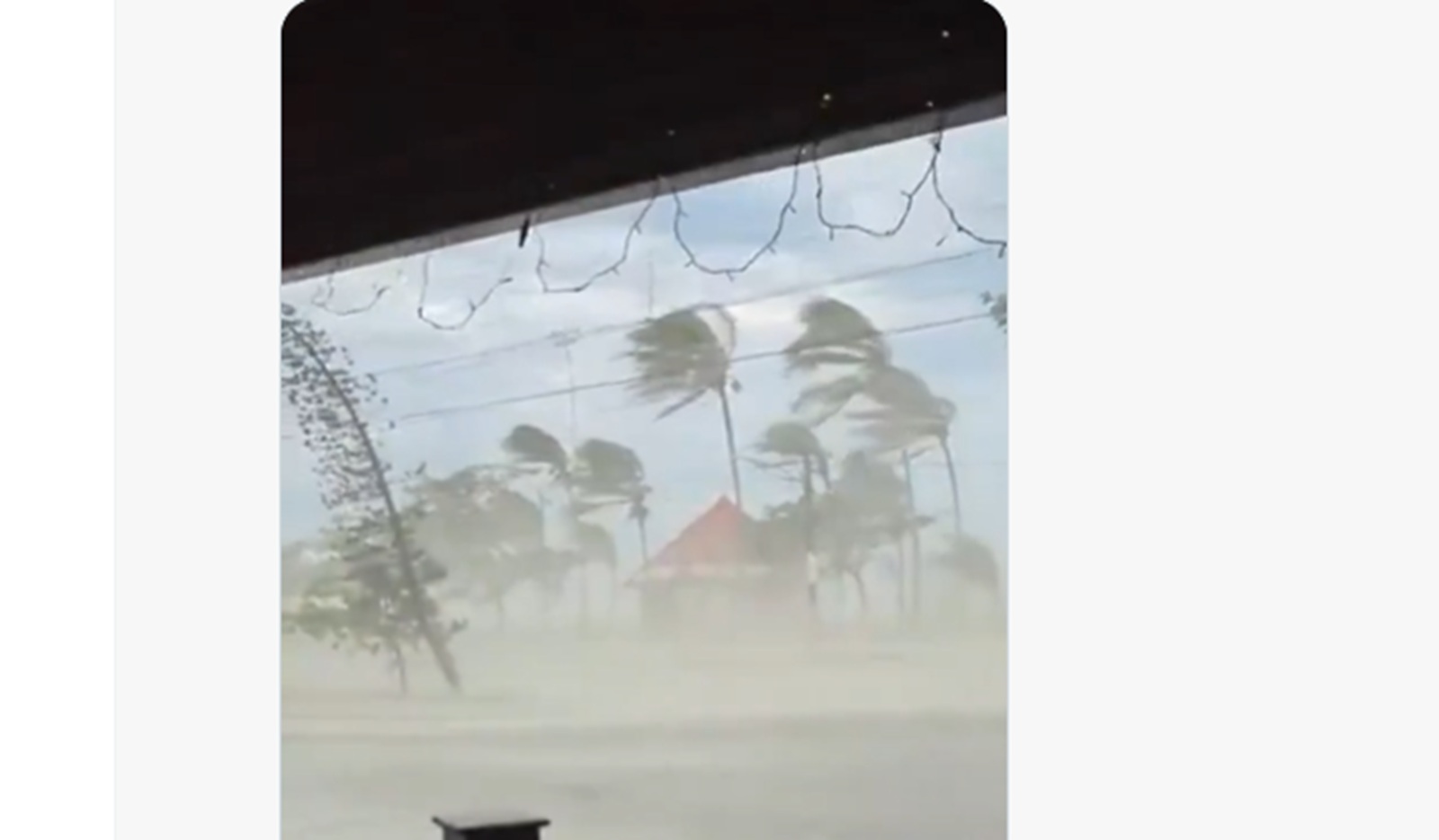 Haos în Brazilia după furtuna cu vânt de 125 km/h. Un bărbat a fost surprins încercând să „stăpânească vremea” 2 haos in brazilia dupa furtuna cu vant de 125 km h un barbat a fost surprins incercand sa stapaneasca vremea