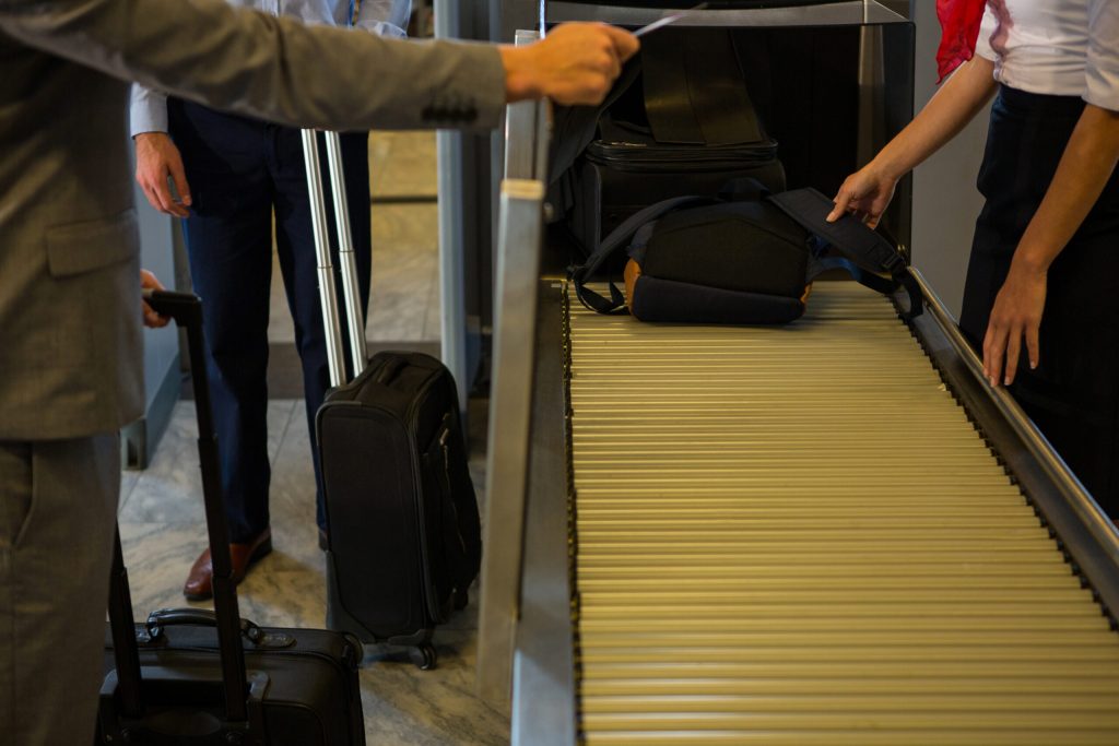 Haos pe aeroporturile europene din cauza noului sistem de intrare și ieșire / Companiile aeriene se confruntă cu întârzieri de până la cinci ore 2 haos pe aeroporturile europene din cauza noului sistem de intrare si iesire companiile aeriene se confrunta cu intarzieri de pana la cinci ore