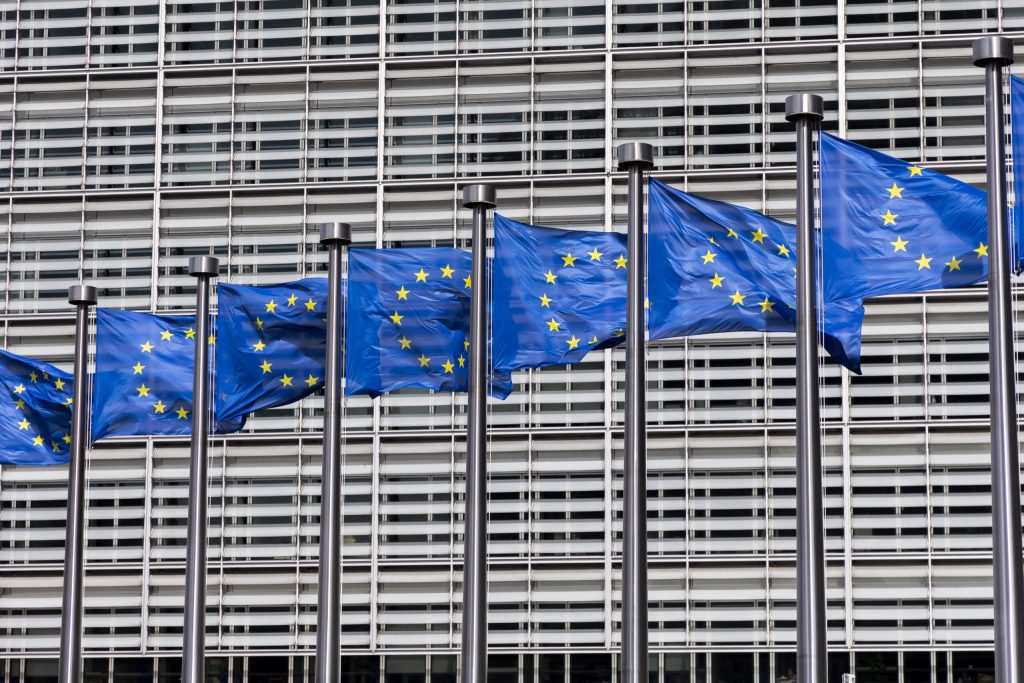 Reguli noi pentru inteligența artificială: Comisia Europeană detaliază obligațiile platformelor și modul de etichetare a conținutului creat de AI. 4 reguli noi pentru inteligenta artificiala comisia europeana detailsaza obligatiile platformelor si modul de etichetare a continutului creat de ai