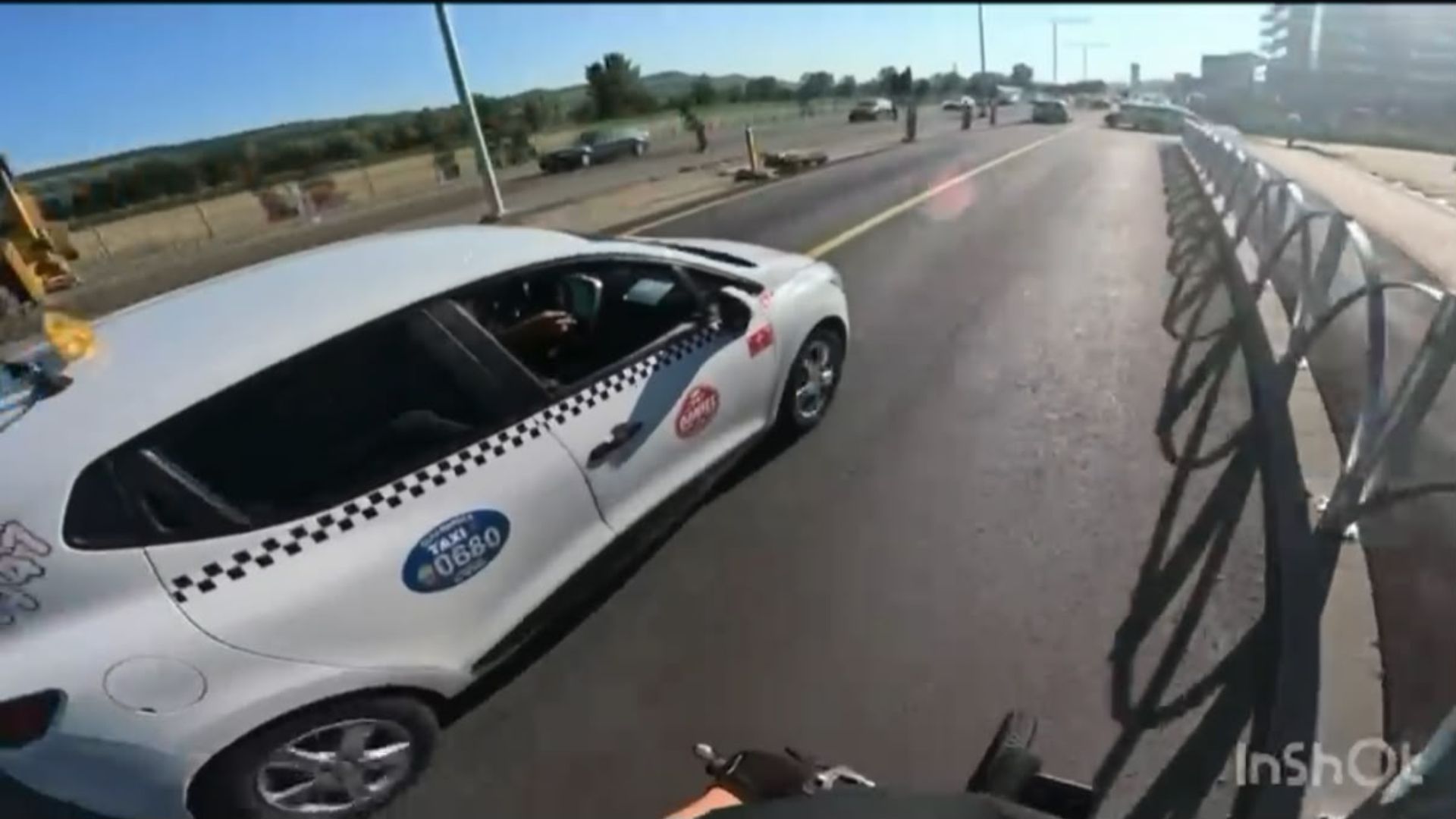 Scandal în trafic la Cluj: Un taximetrist i-a cerut unui biciclist să circule pe trotuarul din șantier: „Încă un moment ‘educativ’ în trafic” 2 scandal in trafic la cluj un taximetrist i a cerut unui biciclist sa circule pe trotuarul din santier inca un moment educativ in trafic