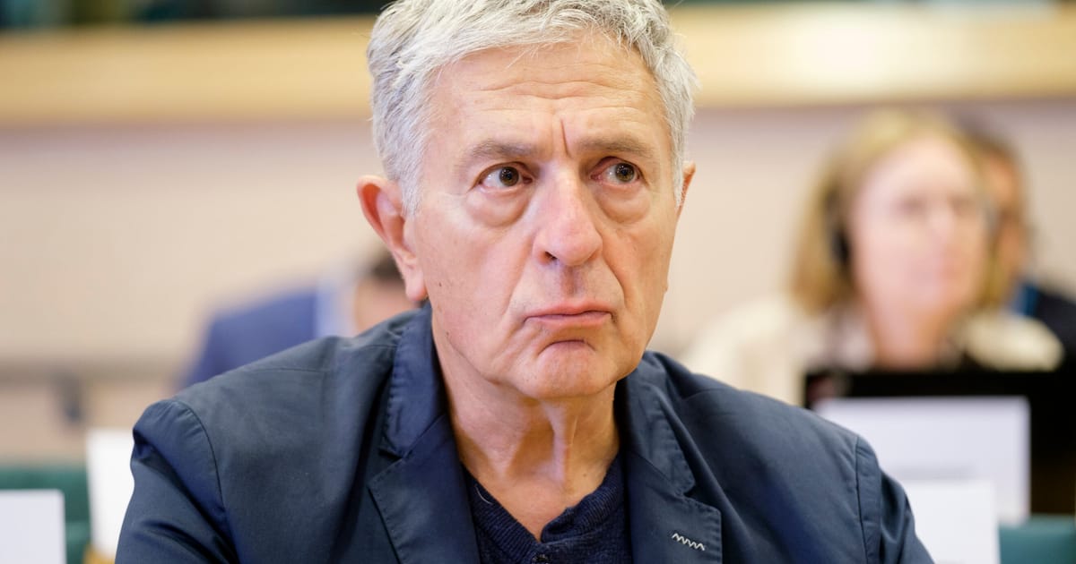 sondajele arata ca fostul europarlamentar ce investiga pegasus a fost hack uit cu pegasus
