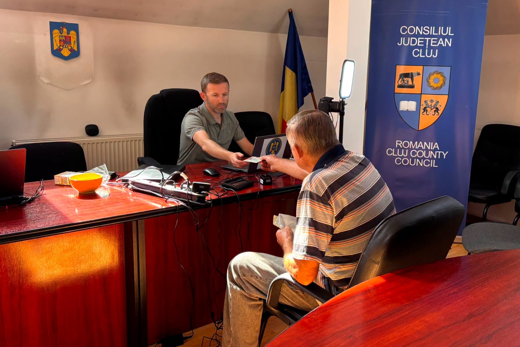 73 de cereri pentru emiterea de noi acte de identitate, preluate de Direcția Județeană de Evidență a Persoanelor Cluj în doar câteva zile: Care este cauza schimbării? 2 73 de cereri pentru emiterea de noi acte de identitate preluate de Directiona Judeteana de Evidenta a Persoanelor Cluj in doar cateva zile Care este cauza schimbarii