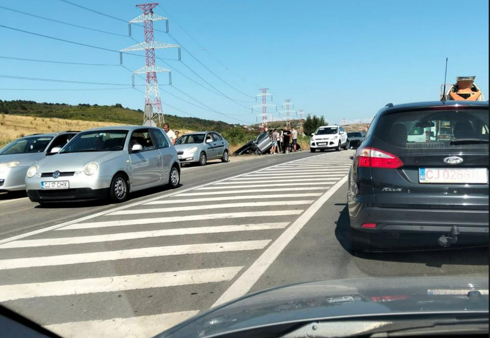 Accident grav între Cluj-Napoca și Apahida! Două fetițe de 10 ani, în stop cardiac și respirator. O femeie și un băiețel de 6 ani, rămași blocați în mașină. 3 Accident grav intre Cluj Napoca si Apahida Doua fetite de 10 ani in stop cardiac si respirator O femeie si un baietel de 6 ani ramasi blocati in masina