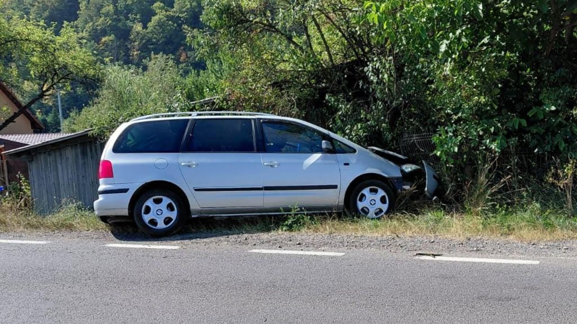 Accident pe DN1 E60, în Cluj: Cinci persoane, printre care un copil, au fost transportate la spital după ce vehiculul a ieșit de pe drum. 2 Accident pe DN1 E60 in Cluj Cinci persoane printre care un copil au fost transportate la spital dupa ce vehiculul a iesit de pe drum