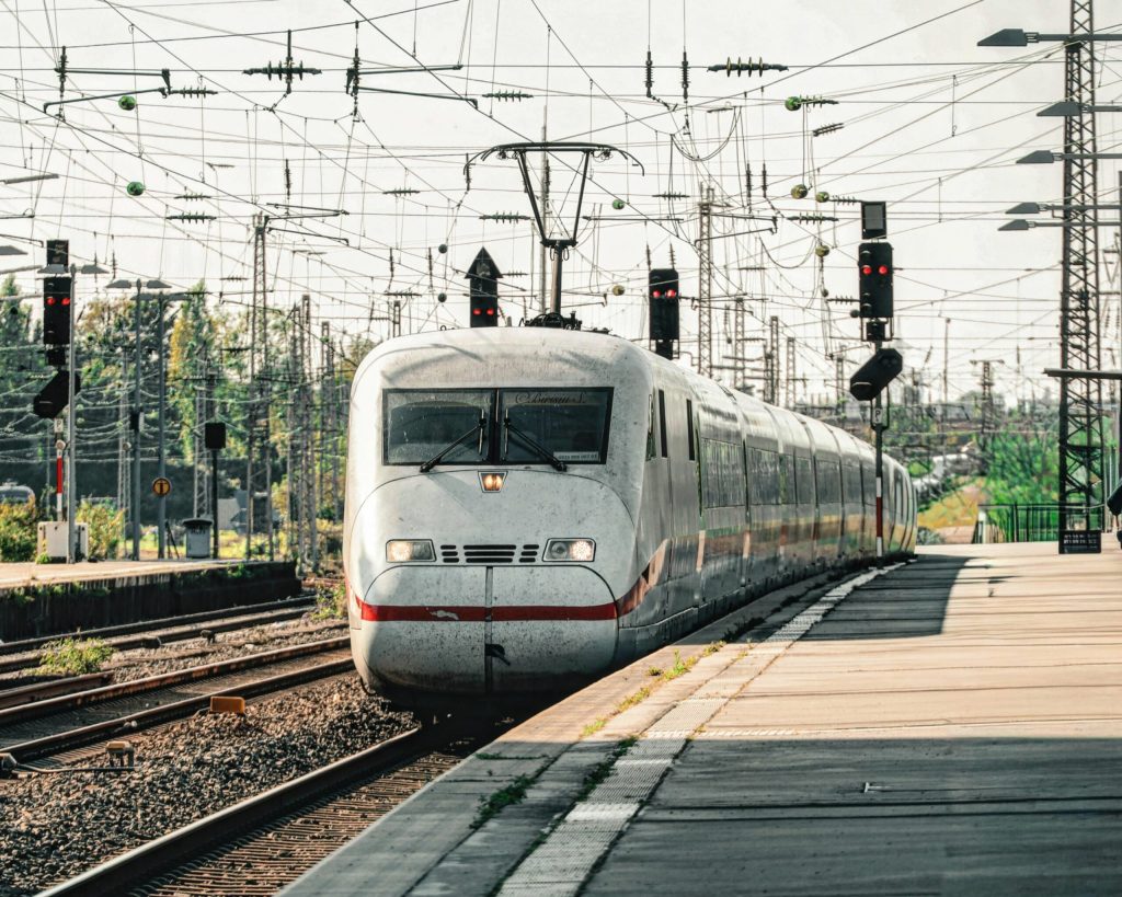 Alerta in gara Ultimul vagon al unui tren Regio a luat foc Calatorii au fost evacuati