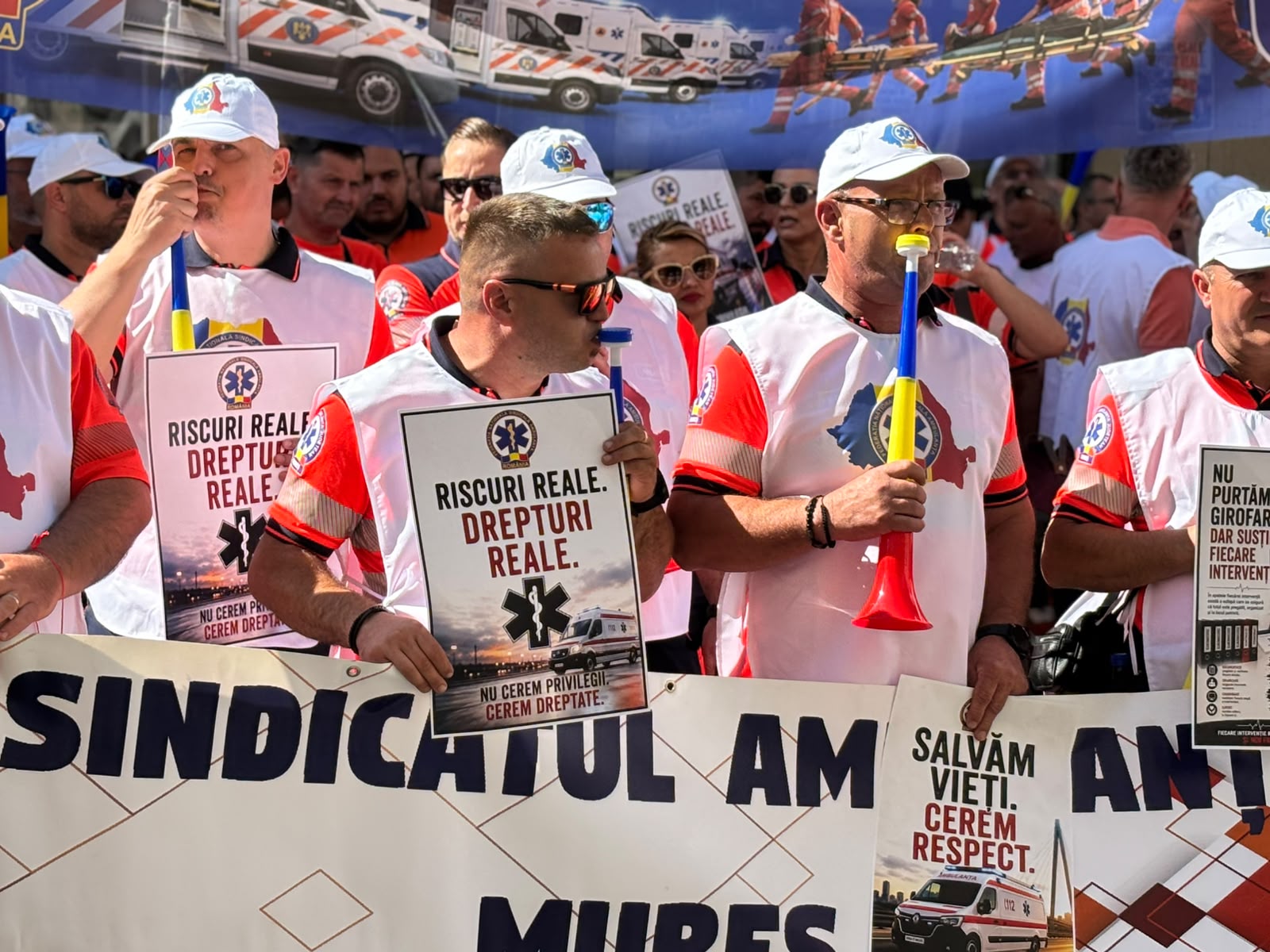 Angajatii de la Ambulanta ameninta cu actiuni radicale Nu suntem ambulana neagra