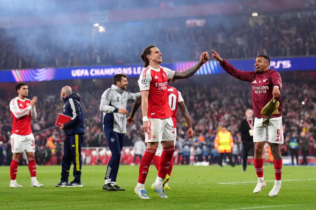 Arsenal începe sezonul cu un trofeu, învingând clar Manchester City și câștigând Community Shield. 2 Arsenal incepe sezonul cu un trofeu invingand clar Manchester City si castigand Community Shield