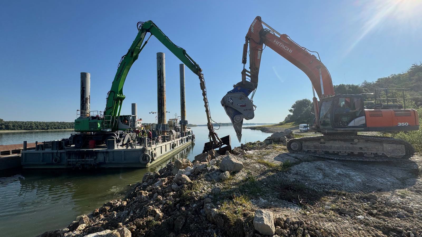 Au inceput scufundarile primelor barje in Dunare pentru cresterea debitului catre Centrala Nucleara de la Cernavoda Radu Miruta s a aflat in zona Braului Bala