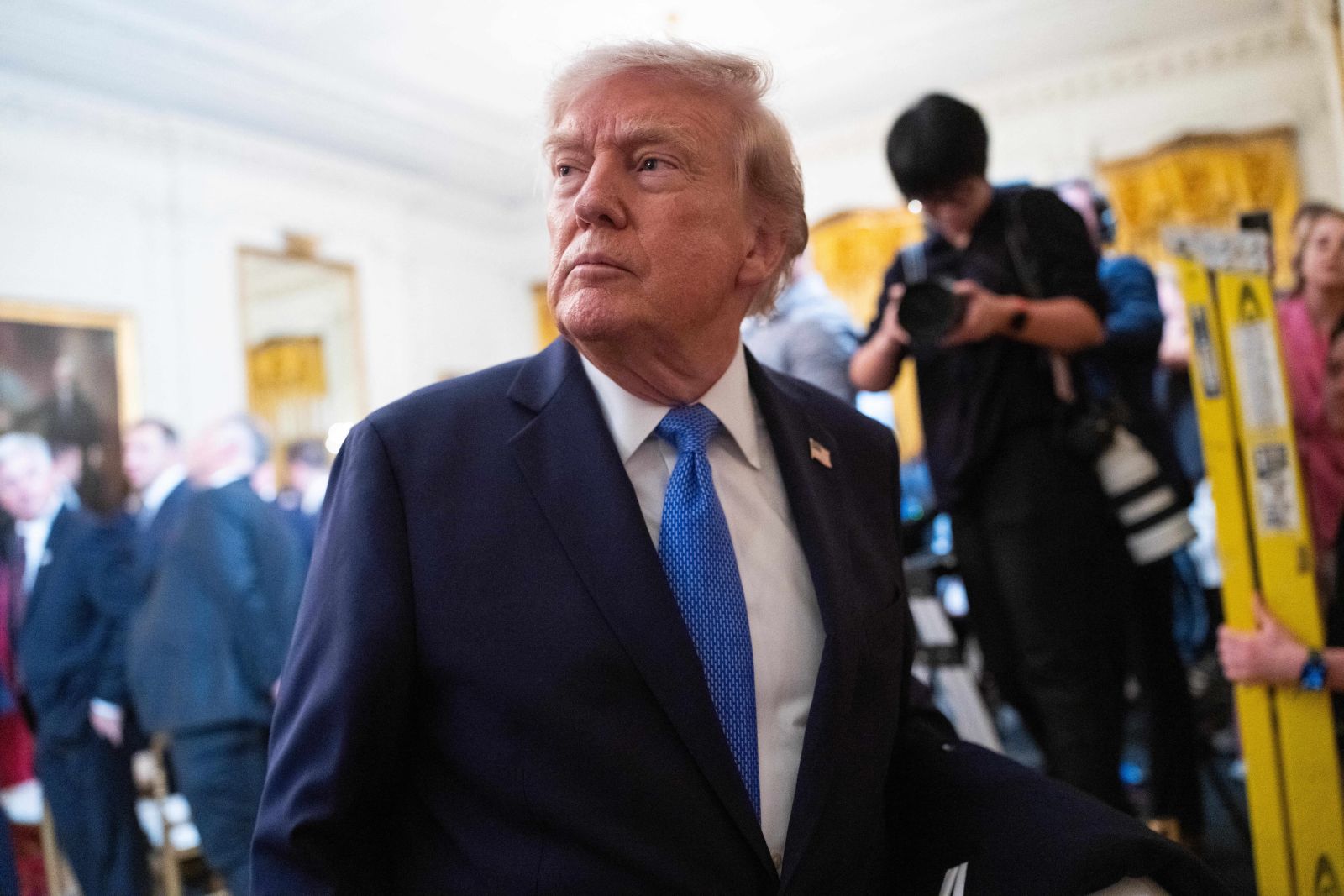 Avioane F-16 au decolat după ce mai multe aeronave au intrat în zona în care Trump juca golf. 2 Avioane F 16 au decolat dupa ce mai multe aeronave au intrat in zona in care Trump juca golf