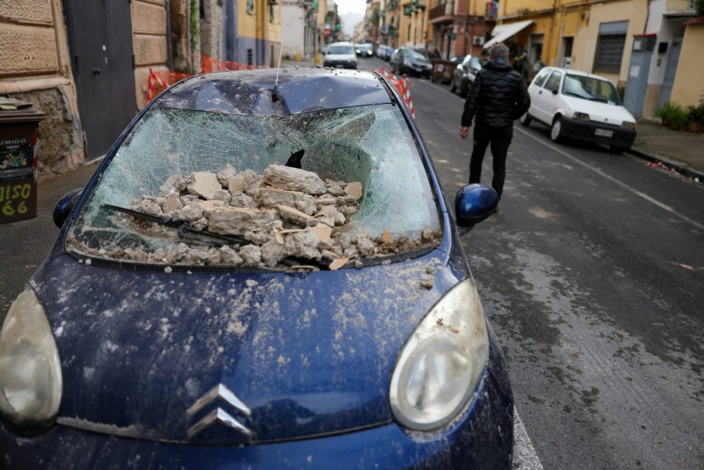 Bilanul cutremurului din Napoli a ajuns la 21 de persone ranite dintre care doua in stare grava
