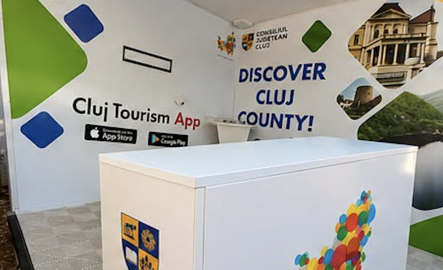 Ce pot explora clujenii si turistii la standul Consiliului Judetean de la UNTOLD 2026 Punctul de informare este amplasat pe traseul zecilor de mii de participanti la festival