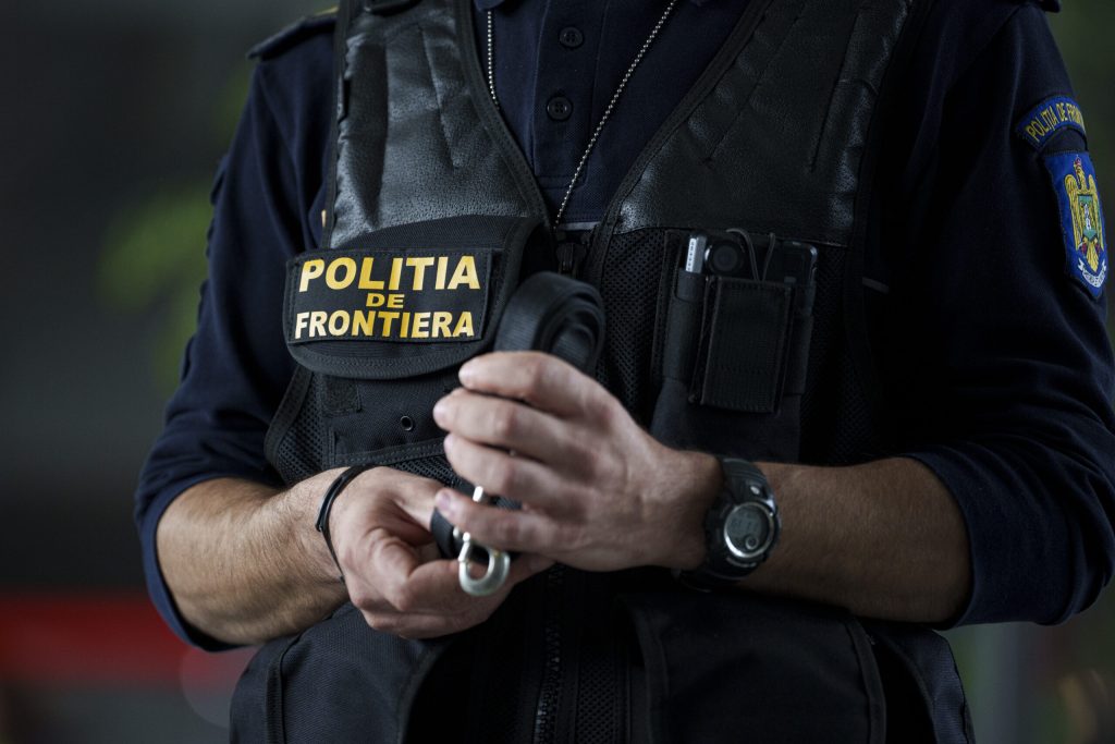 Cinci cetățeni din Pakistan și Sri Lanka, depistați la granița româno-sârbească, după ce au încercat să intre ilegal în România. 2 Cinci cetateni din Pakistan si Sri Lanka depistati la granita romano sarbeasca dupa ce au incercat sa intre ilegal in Romania