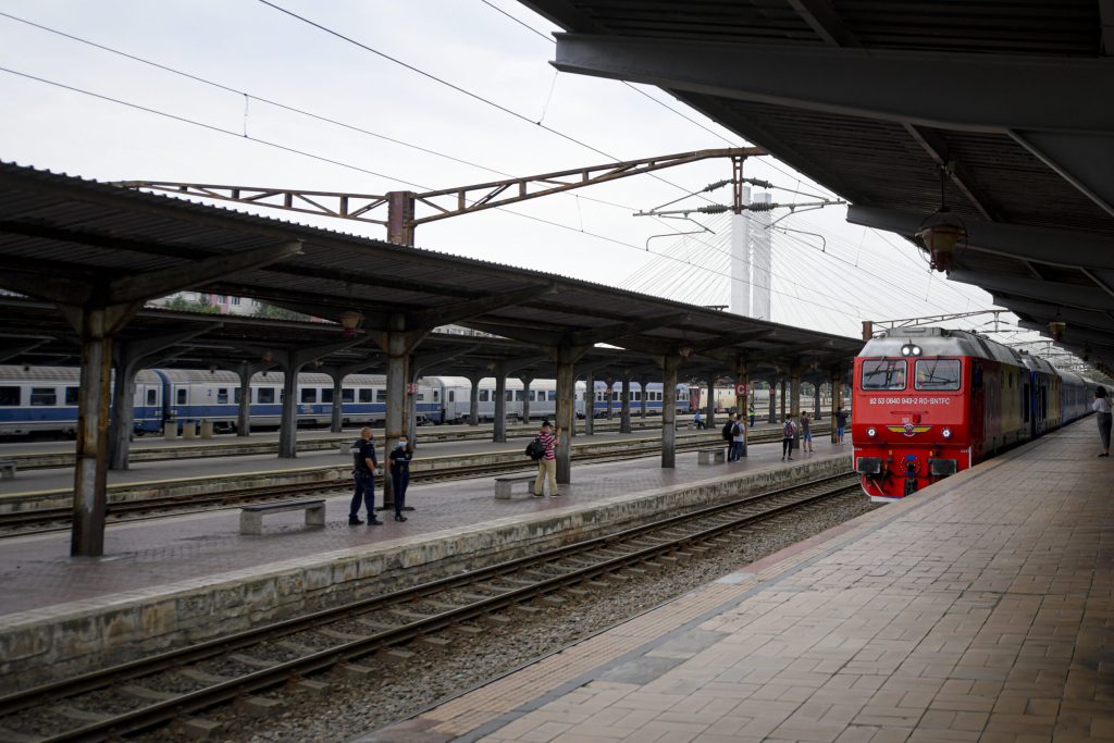 Circulația feroviară perturbată între Bălănoaia și Stănești din cauza unei defectiuni la un tren de marfă. Un tren de pasageri este oprit la Giurgiu Nord. 2 Circulatia feroviara perturbata intre Balanioaia si Stanesti din cauza unei defectiuni la un tren de marf Un tren de pasageri este oprit la Giurgiu Nord