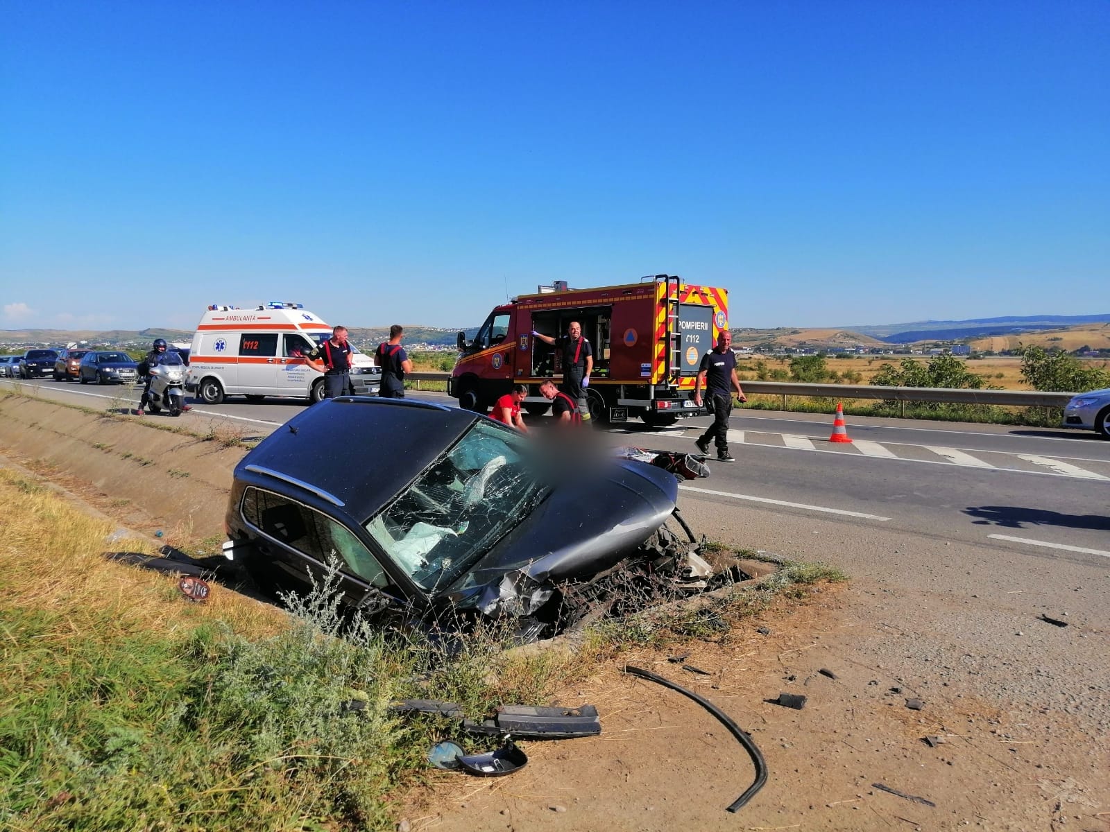 Cum s-a produs accidentul grav de la intrarea în Cluj dinspre Apahida: Șoferița a lovit un cap de pod. Ea și trei copii mici se află în stare critică. 2 Cum s a produs accidentul grav de la intrarea in Cluj dinspre Apahida Soferita a lovit un cap de pod Ea si trei copii mici se afla in stare critica