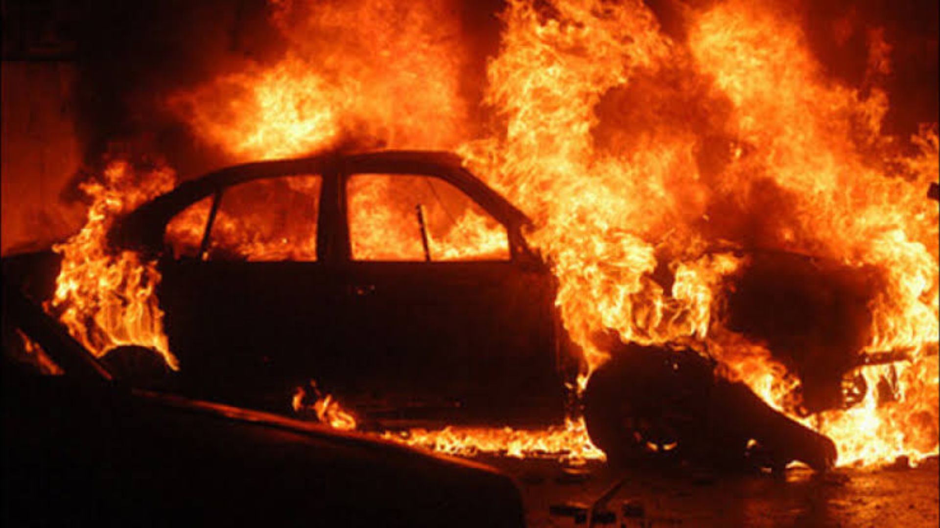 Cum s a produs incendiul din Iara Cluj O masina furata a fost gasita cuprinsa de flacari la iesirea din sat Proprietarul a facut o greseala grava
