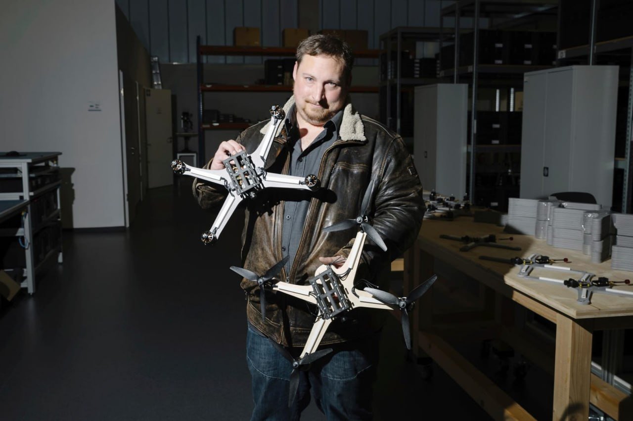 Directorul unei companii germane care livrează drone Ucrainei trăiește în anonimat după un presupus complot rusesc de asasinare. „Mi-am scris testamentul” 3 Directorul unei companii germane care livreaza drones Ucrainei traieste in anonimat dupa un presupus complot rusesc de asasinare Mi am scris testamentul