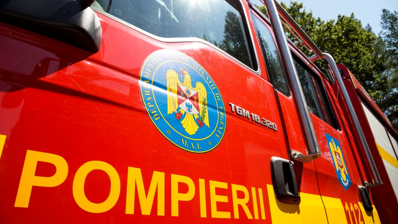 Doua masini aproape complet distruse intr un incendiu in parcarea din Oradea Alte doua autoturisme au fost afectate de foc