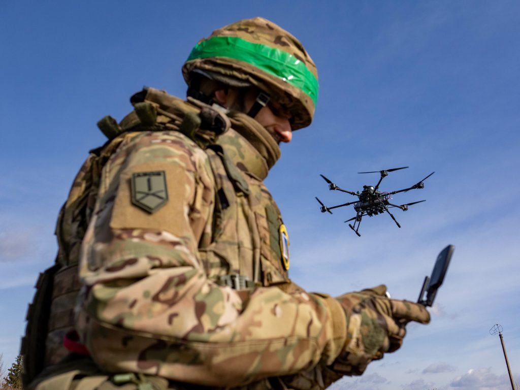 Dronele vehiculele fara pilot si robo tii cu patru picioare revolu tioneaza razboiul modern